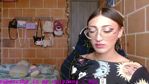 Snapshot of anniee_land chatting on 01-30-25, 03:51 Annie online show from 01-30-25, 03:51