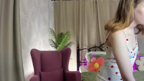 Snapshot of anniegentle chatting on 12-03-25, 12:25 anniegentle online show from 12-03-25, 12:25