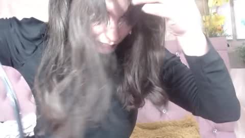 Annie online show from 10-11-25, 04:16