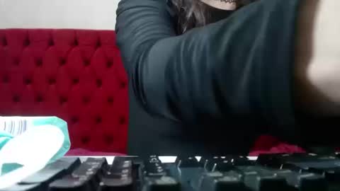 Annie online show from 10-20-25, 05:24