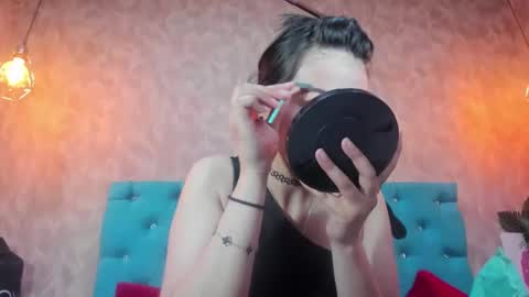 Annie online show from 10-23-25, 06:28