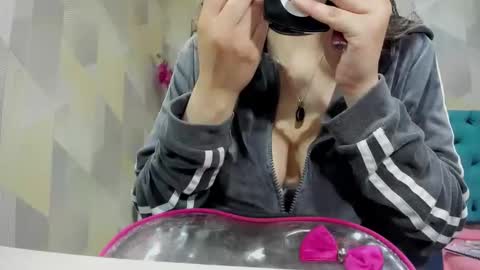 Annie online show from 11-10-25, 04:17