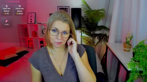 Snapshot of annielight chatting on 01-16-26, 05:55 Annie online show from 01-16-26, 05:55