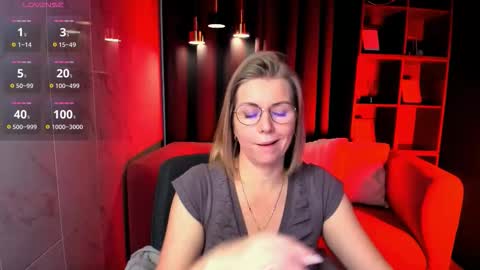 Snapshot of annielight chatting on 02-06-26, 06:29 Annie online show from 02-06-26, 06:29