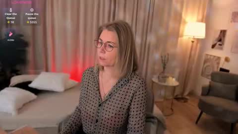 Snapshot of annielight chatting on 02-13-26, 06:20 Annie online show from 02-13-26, 06:20