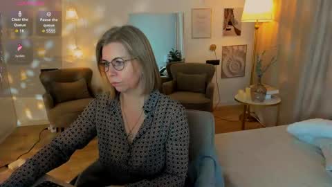 Snapshot of annielight chatting on 02-24-26, 06:22 Annie online show from 02-24-26, 06:22