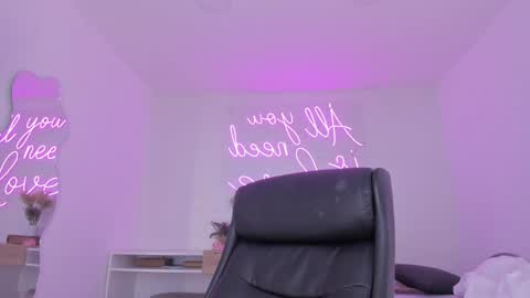 Annie online show from 01-30-25, 08:42