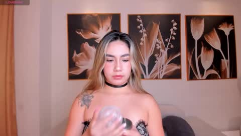 Snapshot of anniemonroe1 chatting on 10-27-25, 11:36 Annie Monroe online show from 10-27-25, 11:36