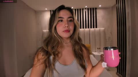 Snapshot of anniemonroe1 chatting on 10-30-25, 11:44 Annie Monroe online show from 10-30-25, 11:44