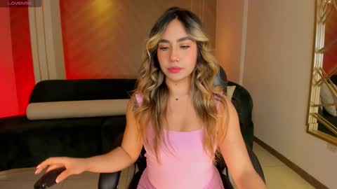 Snapshot of anniemonroe1 chatting on 11-18-25, 07:18 Annie Monroe online show from 11-18-25, 07:18