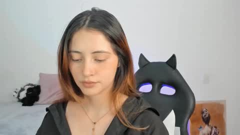 Snapshot of anniemora_ chatting on 10-24-25, 03:25 Annie online show from 10-24-25, 03:25