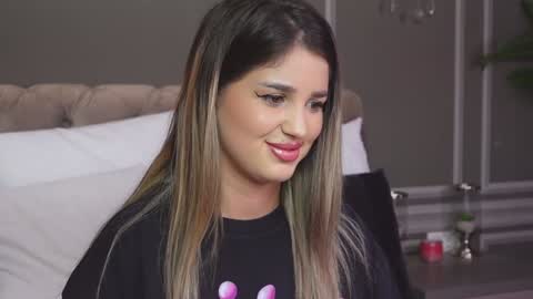 Snapshot of anniestyles chatting on 01-08-25, 10:37 AnnieStyles online show from 01-08-25, 10:37