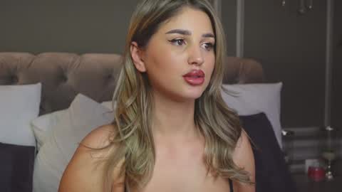 Snapshot of anniestyles chatting on 01-24-25, 09:39 AnnieStyles online show from 01-24-25, 09:39