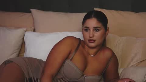 Snapshot of anniestyles chatting on 10-05-25, 05:28 AnnieStyles online show from 10-05-25, 05:28