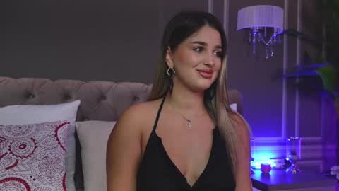 Snapshot of anniestyles chatting on 10-29-25, 05:31 AnnieStyles online show from 10-29-25, 05:31