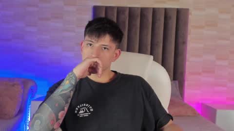 Snapshot of anniie_and_alex chatting on 12-31-24, 01:08 Annie Alex online show from 12-31-24, 01:08