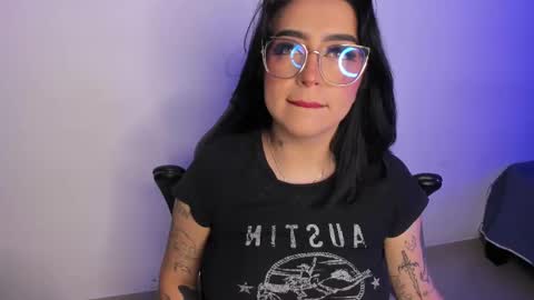 Snapshot of annikamerliahh_ chatting on 09-21-25, 04:36 Annika online show from 09-21-25, 04:36