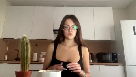 Snapshot of annisguion chatting on 09-11-25, 03:12 Leila Bruno online show from 09-11-25, 03:12