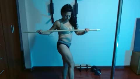 Snapshot of annita_muscle chatting on 02-17-25, 09:30 Annita online show from 02-17-25, 09:30