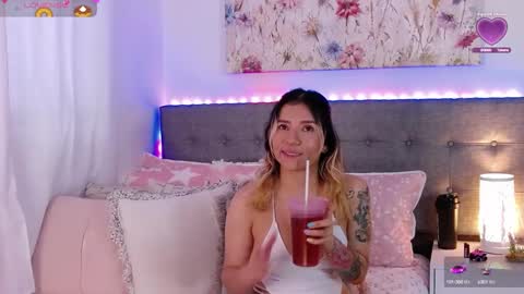 Snapshot of anntonellalee chatting on 10-09-25, 05:55 Antonella Lee online show from 10-09-25, 05:55