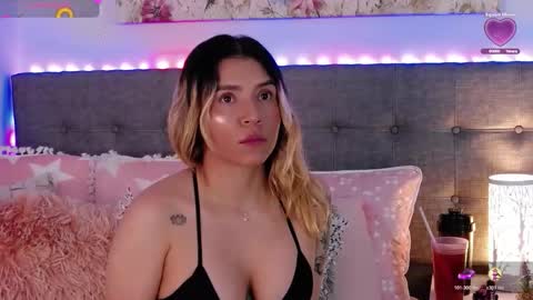 Snapshot of anntonellalee chatting on 10-17-25, 08:33 Antonella Lee online show from 10-17-25, 08:33