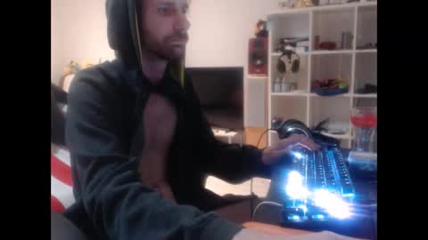 LoyalDog online show from 04-16-26, 03:40