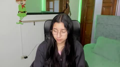 anny_jones01 online show from 12-17-25, 11:27