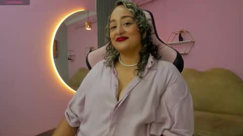 Snapshot of anny_woman chatting on 10-20-25, 06:52 Anny online show from 10-20-25, 06:52