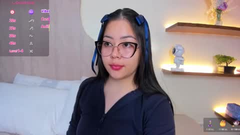 A N N Y E  online show from 10-24-25, 12:23