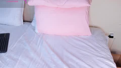 A N N Y E  online show from 10-31-25, 01:45