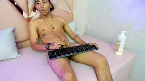 Snapshot of annyeli_bigtits chatting on 01-25-25, 04:02 annyeli_bigtits online show from 01-25-25, 04:02