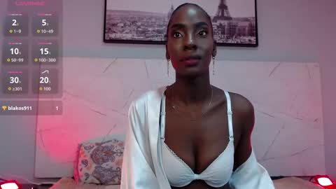 Snapshot of annyfiore chatting on 10-19-25, 02:56 Anny online show from 10-19-25, 02:56