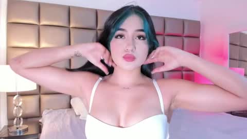 Snapshot of annyhizzle chatting on 01-05-25, 09:47 online show from 01-05-25, 09:47