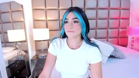 Snapshot of annyhizzle chatting on 02-01-25, 09:40 online show from 02-01-25, 09:40