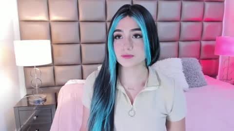 Snapshot of annyhizzle chatting on 02-07-25, 09:37 online show from 02-07-25, 09:37