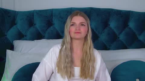 annyraii online show from 11-23-25, 08:03