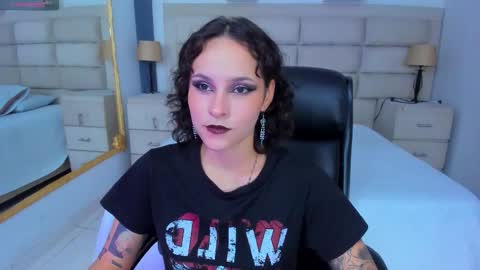 Snapshot of annythomsonn chatting on 10-12-25, 08:52 AnnyT online show from 10-12-25, 08:52