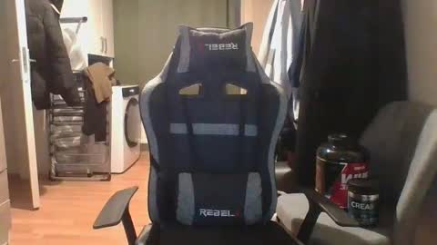 Snapshot of anonymousguy68_cam chatting on 02-19-25, 01:06 Anonymousguy online show from 02-19-25, 01:06