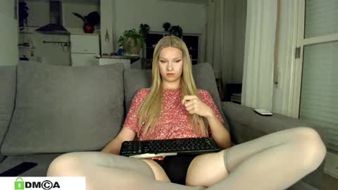 Snapshot of anorsel chatting on 02-14-25, 10:59 Sexy Ladybug online show from 02-14-25, 10:59