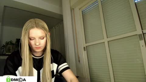 Snapshot of anorsel chatting on 02-27-25, 02:10 Sexy Ladybug online show from 02-27-25, 02:10