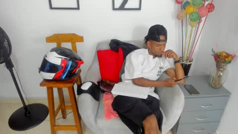       online show from 10-08-25, 01:47