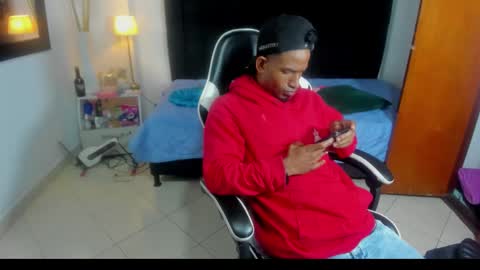 Snapshot of anthoy_wayans chatting on 02-16-26, 12:18 online show from 02-16-26, 12:18