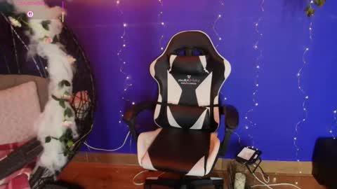 Antonella online show from 11-30-25, 02:59