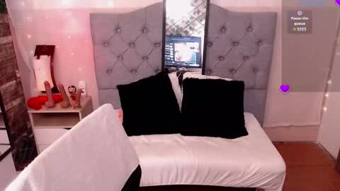 Snapshot of antolyh_c chatting on 11-10-25, 12:15 antolyh_c online show from 11-10-25, 12:15