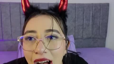 Snapshot of antonella01_cf chatting on 10-21-25, 07:47 antonella online show from 10-21-25, 07:47