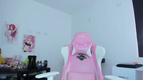 Snapshot of antonella_28_ chatting on 10-22-25, 11:59 Antonella online show from 10-22-25, 11:59