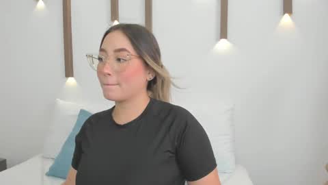 A N T O N E L L A  online show from 02-04-25, 03:04