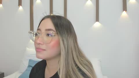 A N T O N E L L A  online show from 02-04-25, 06:06