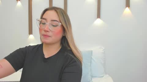 A N T O N E L L A  online show from 02-21-25, 01:44