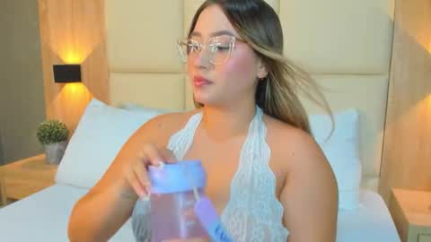 A N T O N E L L A  online show from 01-08-26, 12:18